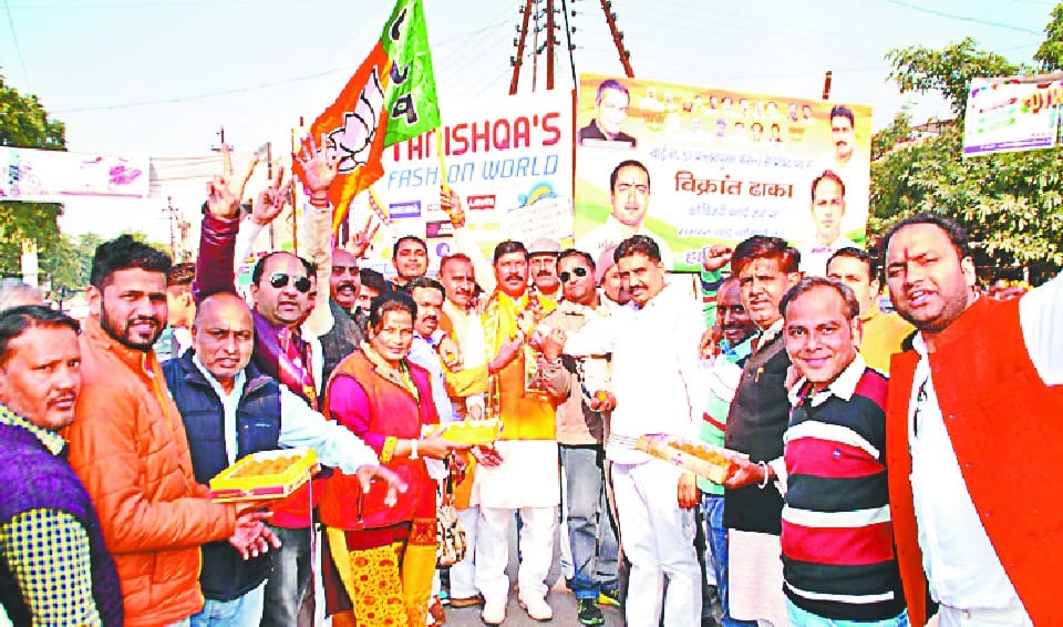 gujrat aur himaachal me jeet ka jashn