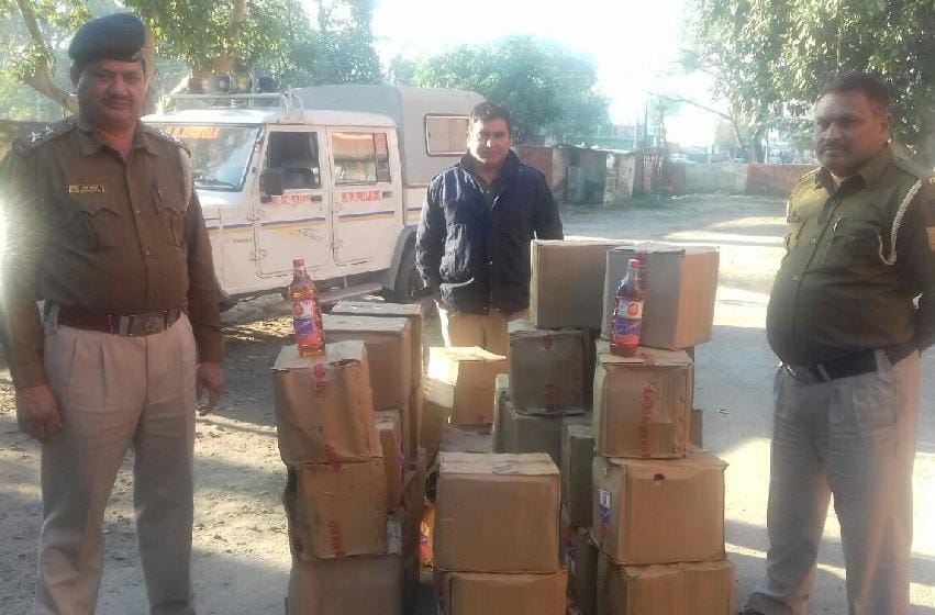 झाड़ियों में छुपाकर रखी शराब बरामद