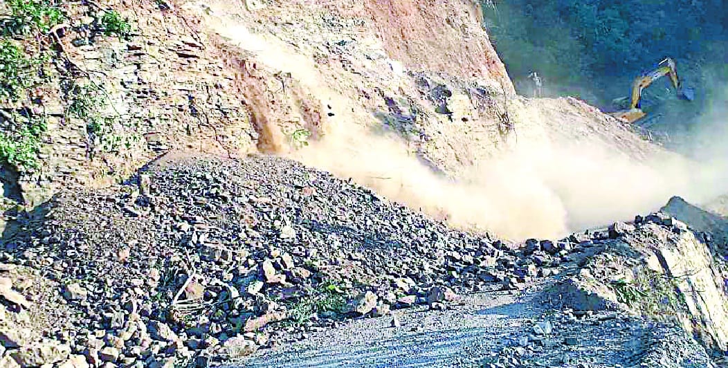 Rudraprayag-Gaurikund highway dangerous all weather road construction become problem