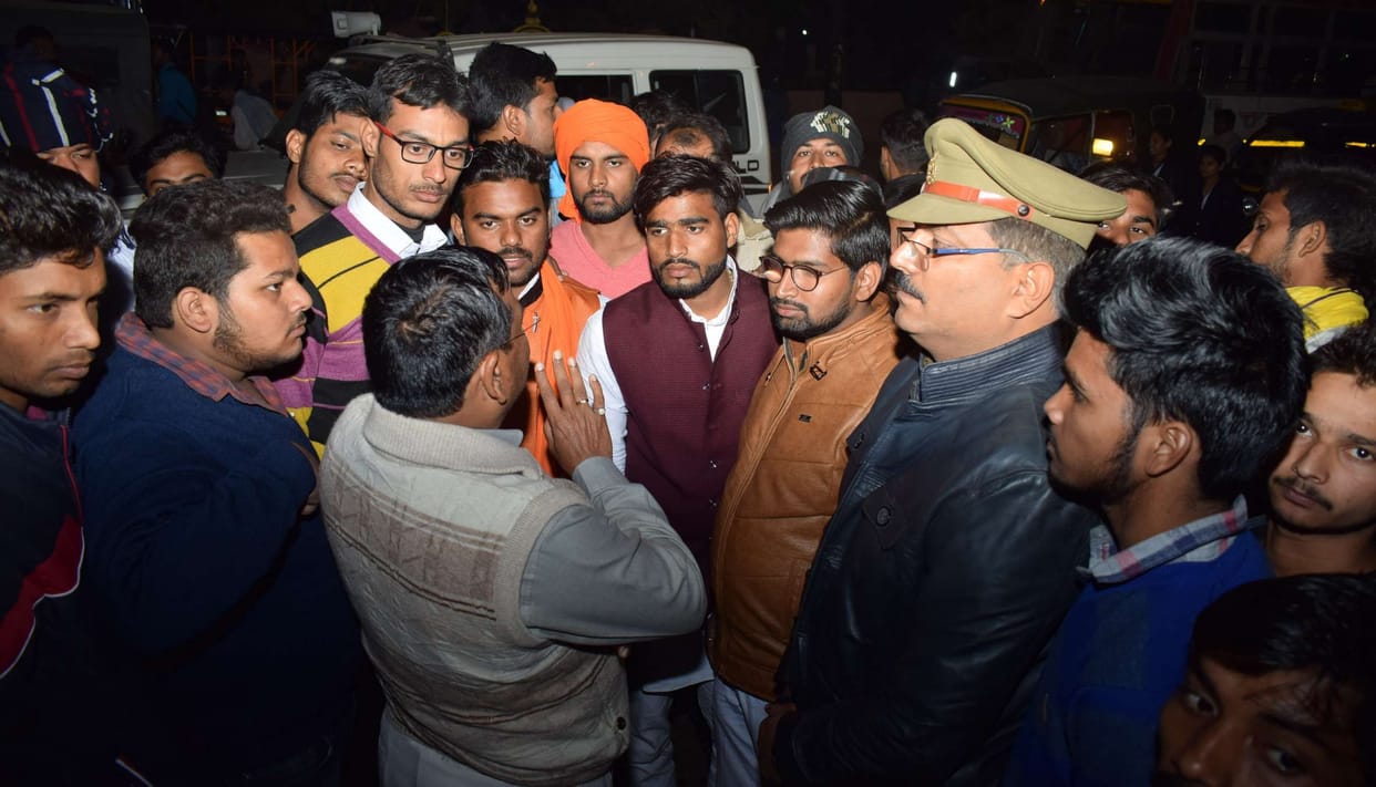 छात्र संघ का चुनाव निरस्त, छात्रों ने लगाया जाम