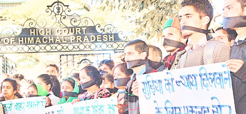 Silent protest at high court shimla by gudiya nyay manch
