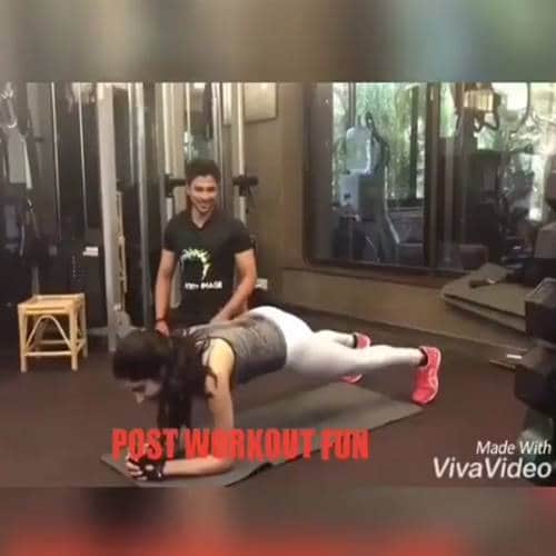 Actress Janhvi Kapoor reveals how to get six-pack in five minutes, here is video 