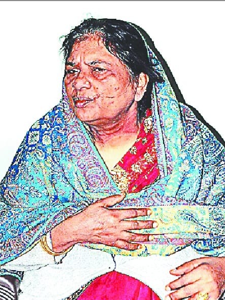 shastrinagar me loot ke baad mahila ki hatya ki koshish