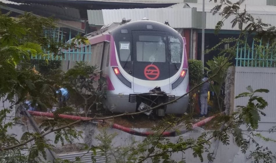 metro got derailed during trial run at kalindi kunj
