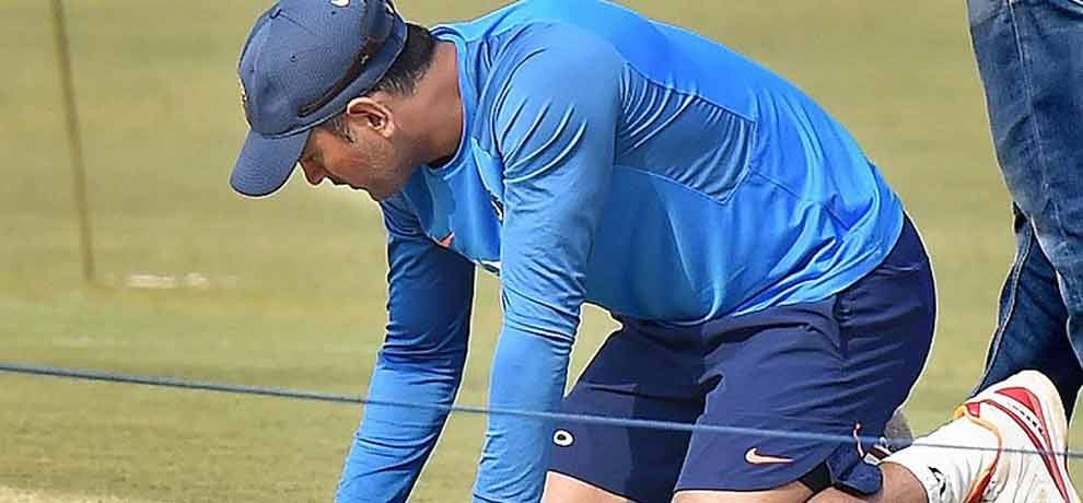 ms dhoni inspects the pitch of barabati stadium in cuttack