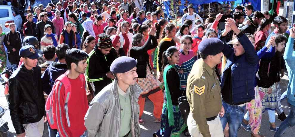 doctor slaps college lecturer in mandi himachal pradesh