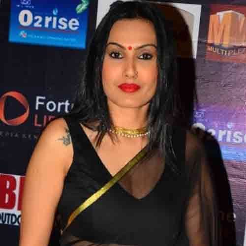 bigg boss 11 vikas fan said shilpa shinde is 40 years old woman