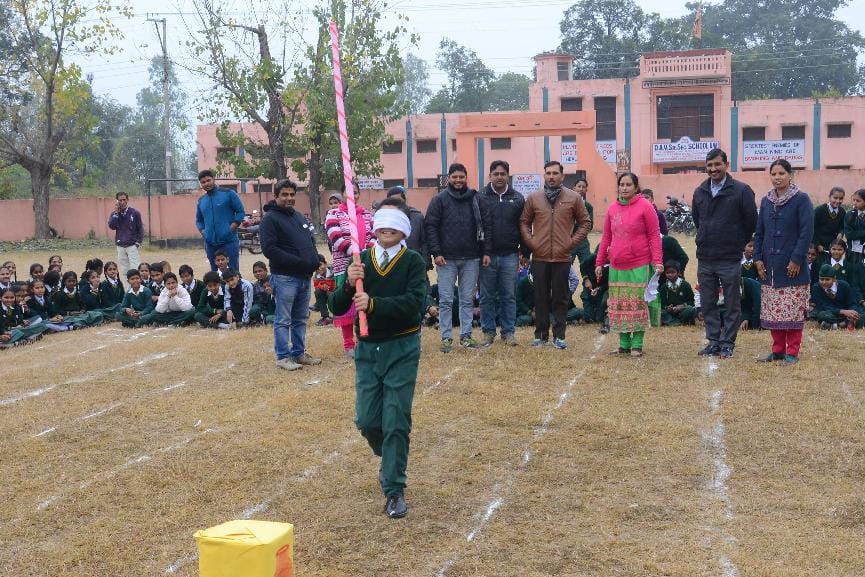 सौ मीटर दौड़ में पियुष, विक्की और प्रशांत विजेता