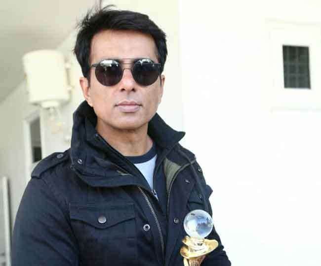 sonu sood wishes her fans, here is a pics