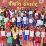 राज्यपाल के हाथों पदक पाकर मेधावियों के चेहरे खिल उठे।