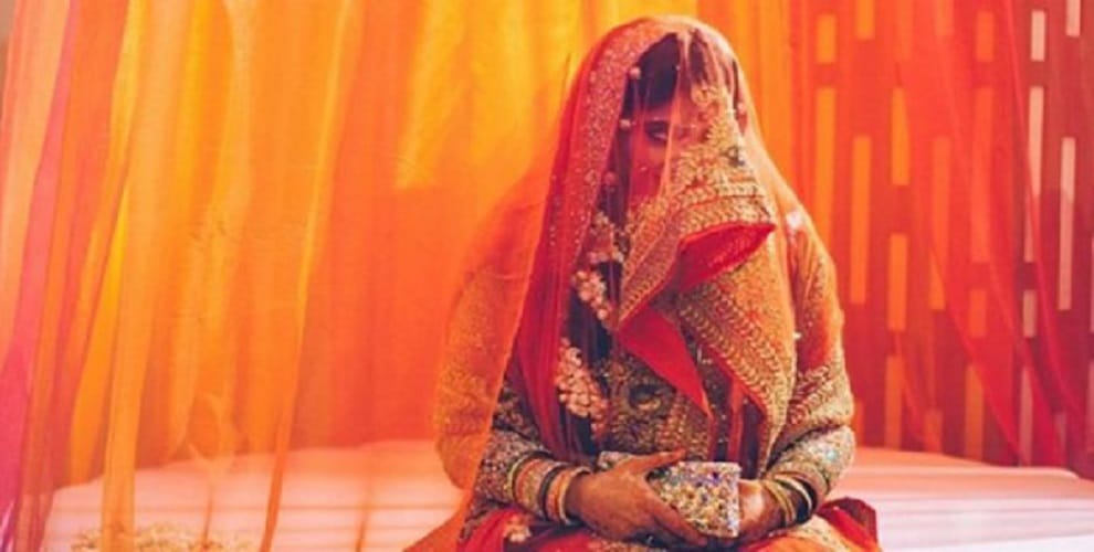 bride ran away with jewelery and Rs 4.50 lakh cash in sikar