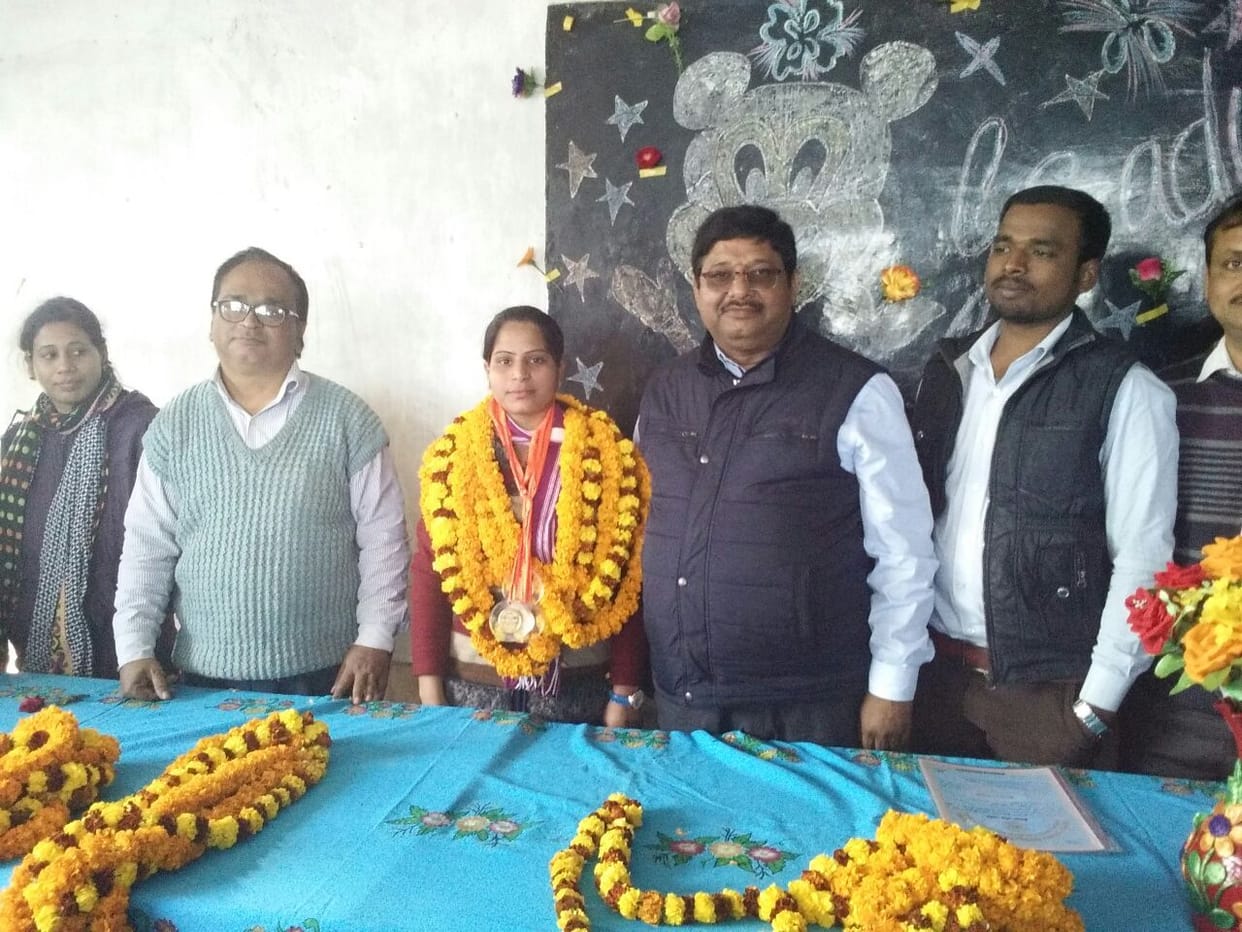 गोल्ड मेडलिस्ट छात्रा को किया गया सम्मानित