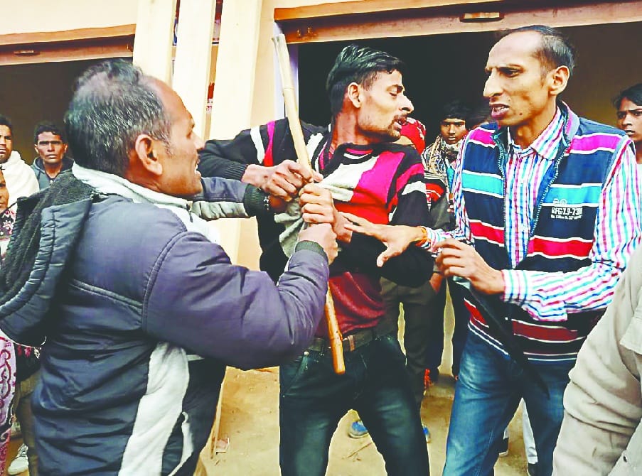 Molestation of girls again in Kandhla