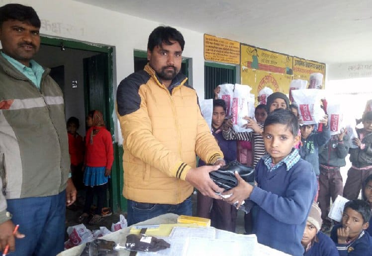 तीन दिन में सभी स्कूलों में जूता-मोजा वितरण के निर्देश