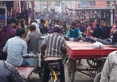 हेलमेट जागरूकता के लिए निकाली रैली