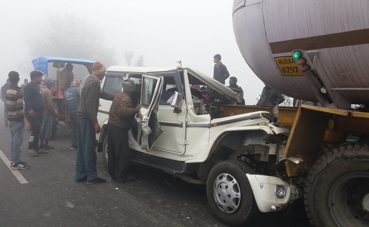 सड़क हादसों में तीन मौत, 26 घायल