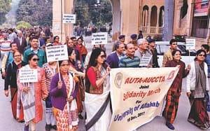 Teacher against the tradition of removing VC in middle session