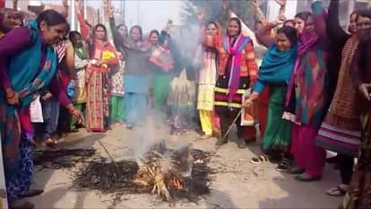 ANGANVADI MEMBERS PROTEST AGAINST GOVERNMENT IN BAGHPAT