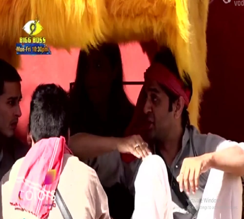 poultry farm luxury budget task akash to break vikas egg in bigg boss 11 