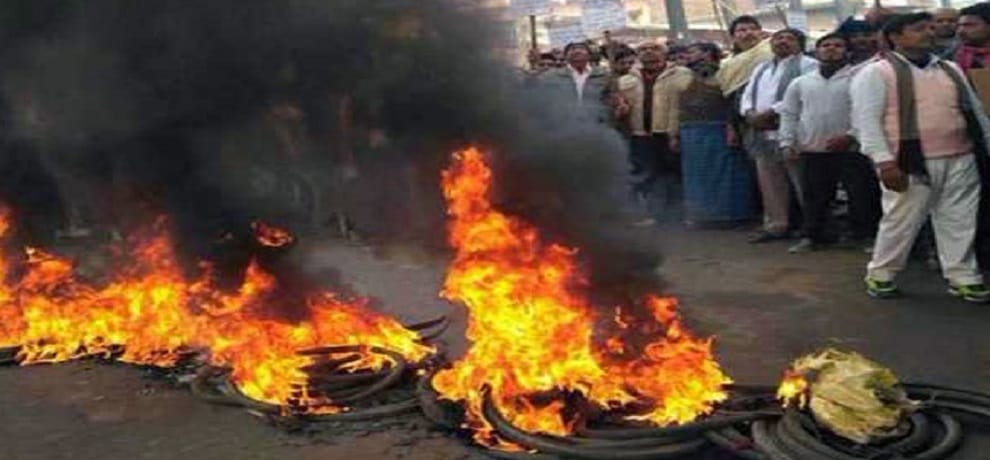 Protest over new sand policy in Bihar Traffic police chowki set on fire police Lathicharge
