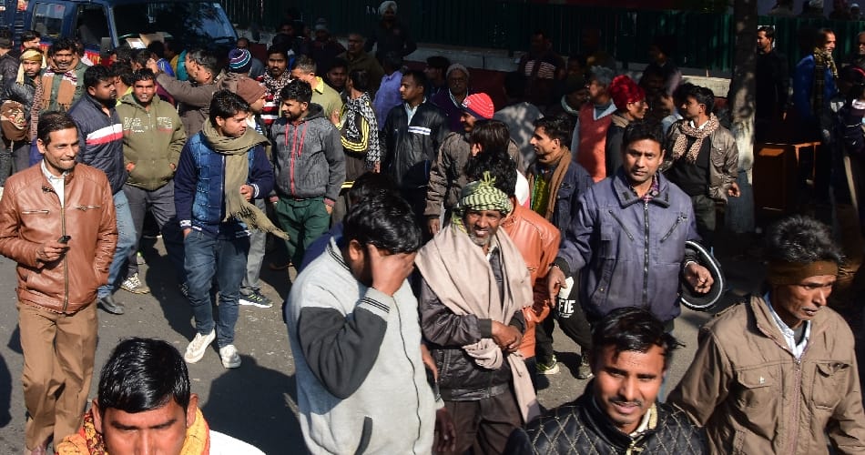 chandigarh police lathicharge on vendors