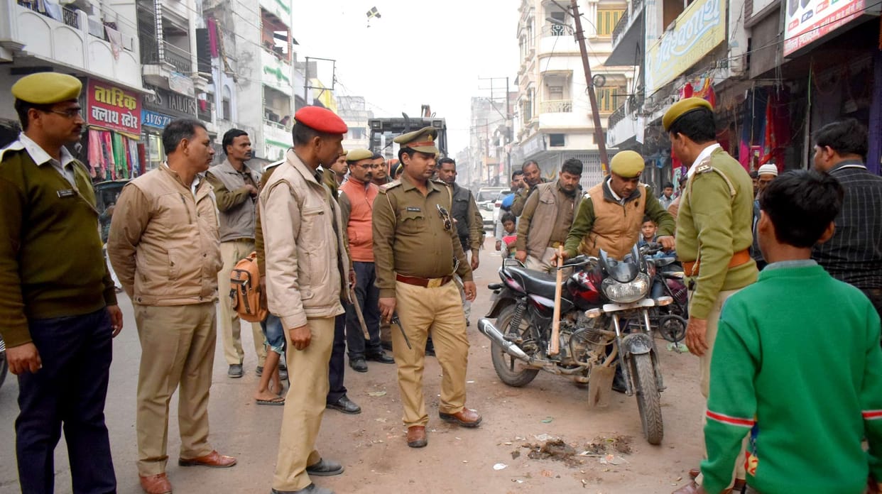 कमिश्नर के निर्देश पर हटवाया अवैध निर्माण