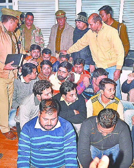 farzi finance company par stf ka chaapa