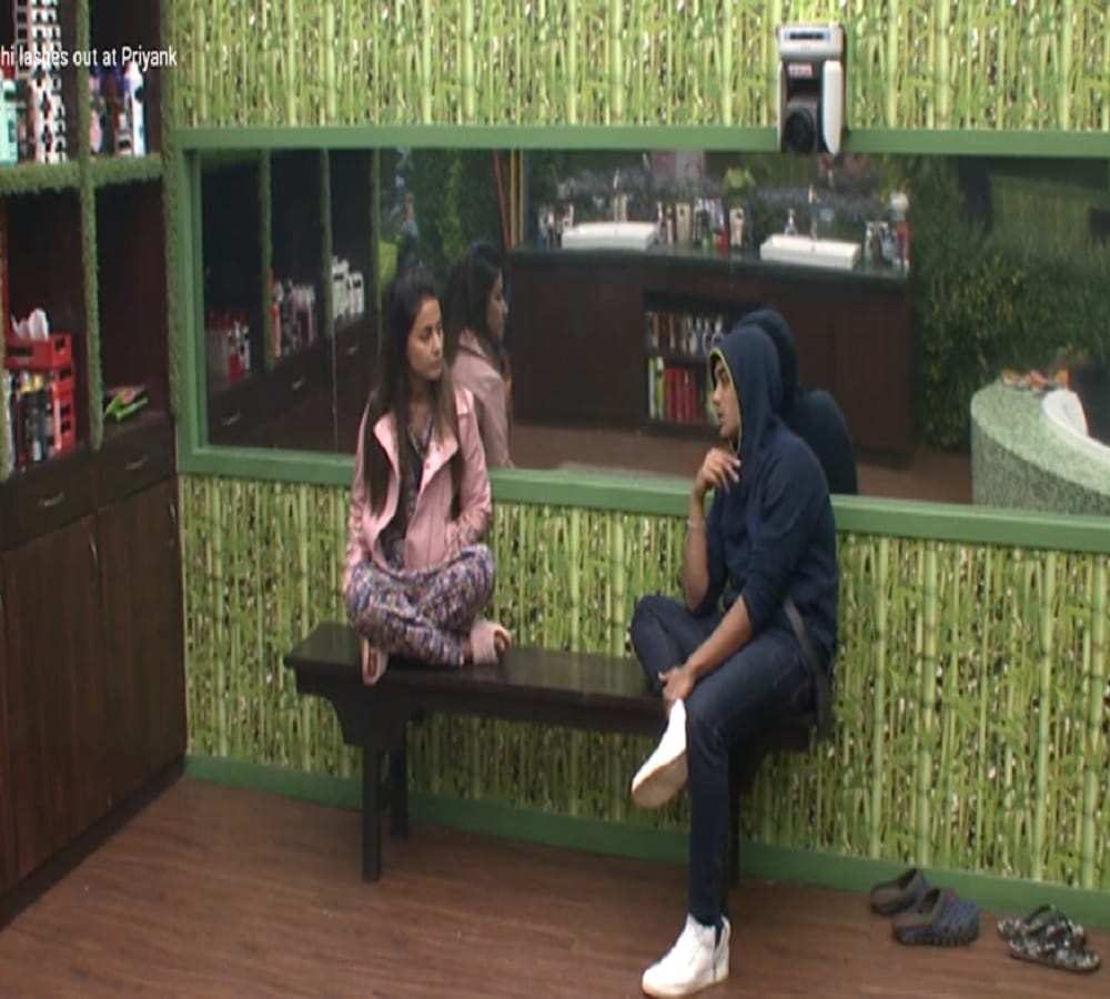hina khan apologizes to commoner luv taygi in bigg boss 11