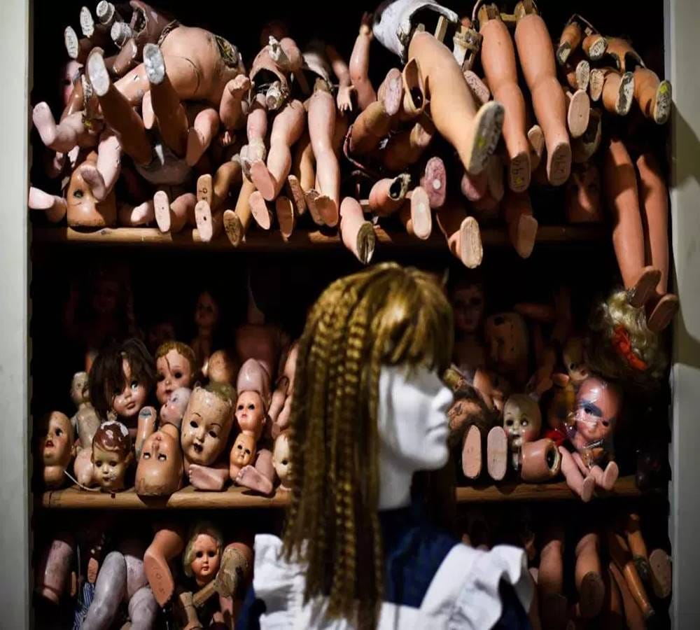 Creepy pictures reveal the inside of doll hospital at portugal