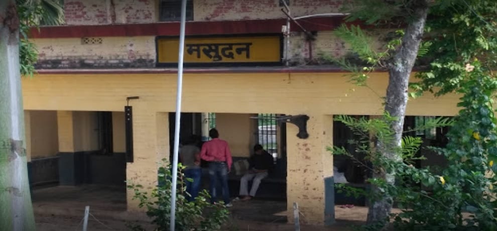 naxals released railway officials abducted from Masudan railway station after bihar naxals attack
