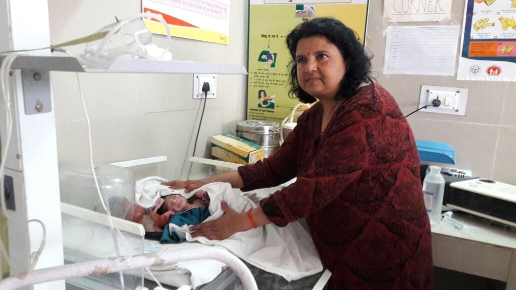 new born baby found in sewer in lucknow