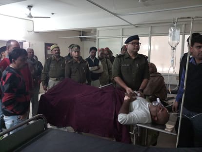 accident in firozabad due to fog