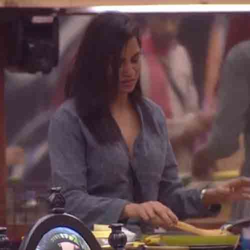 BIGG BOSS 11 HINA KHAN TAKE WRONG STEPS AGAINST ARSHI 