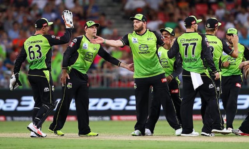 sydney thunder wicket keeper Jos Buttler cops helmet blow in big bash league season first match 