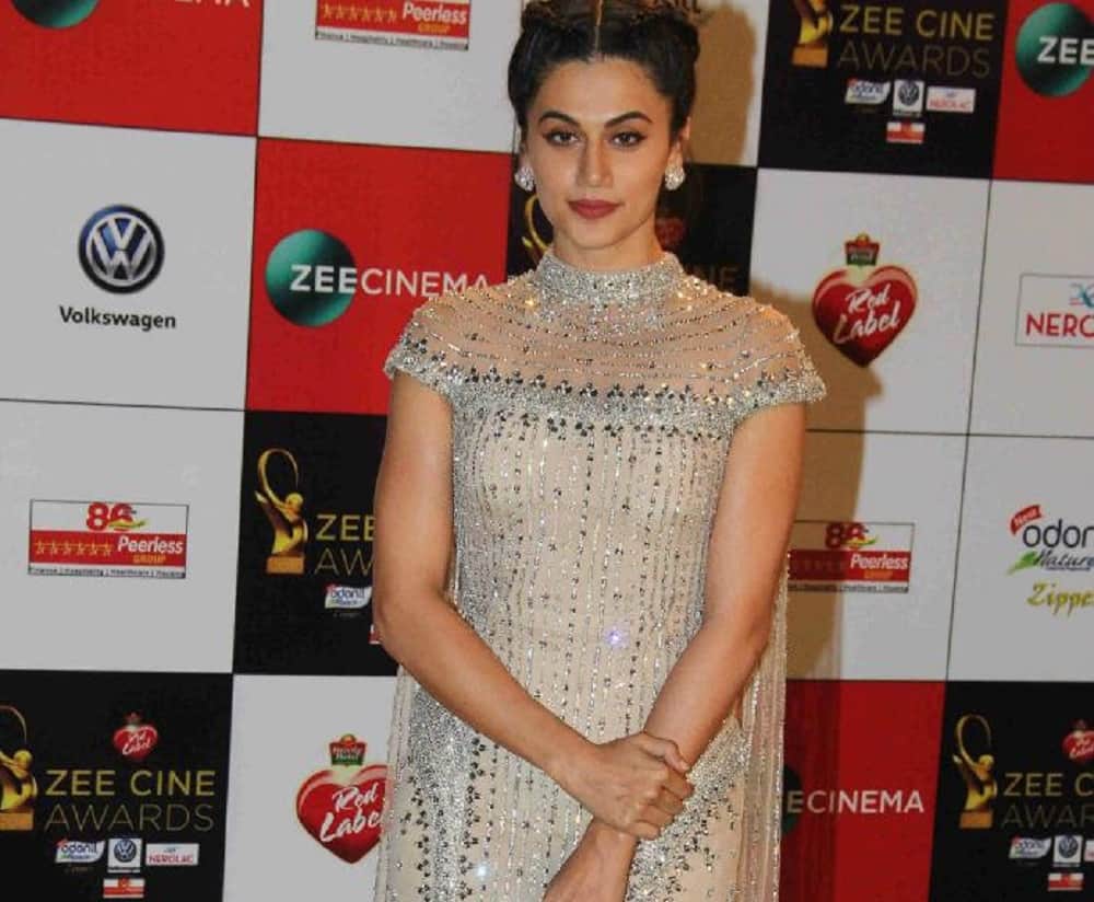 TAAPSEE PANNU get best actress award for web shor film NITISHASTRA