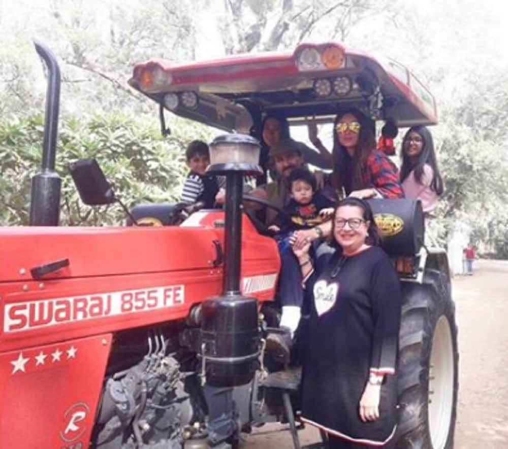Taimur Ali Khan enjoys a tractor ride with Saif Ali Khan and Kareena Kapoor