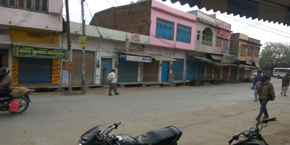 The people are angry with the disappearance of the teenager, the market is closed