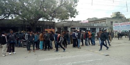 The people are angry with the disappearance of the teenager, the market is closed