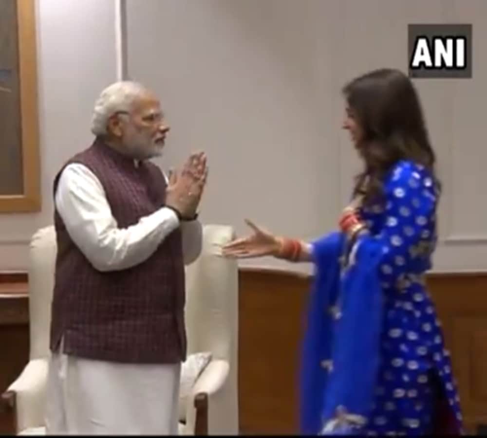 anushka sharma and virat kohli met pm modi and give invitation card