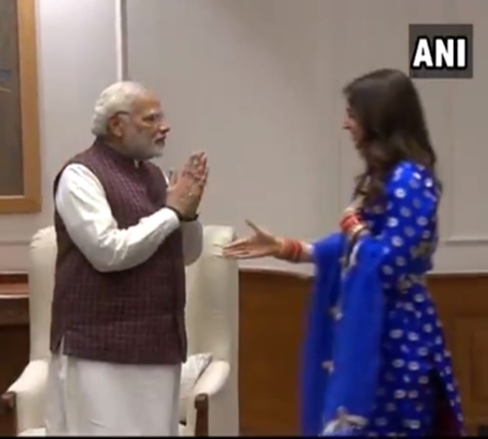 anushka sharma and virat kohli met pm modi and give invitation card