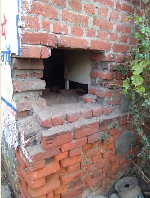 चोरों ने पांच दुकानों से 2.10 लाख का माल उड़ाया