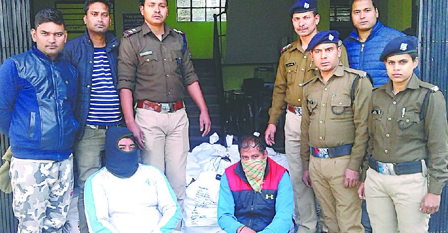 पुलिस से मारपीट कर शराब तस्कर को छुड़ा ले गए ग्रामीण