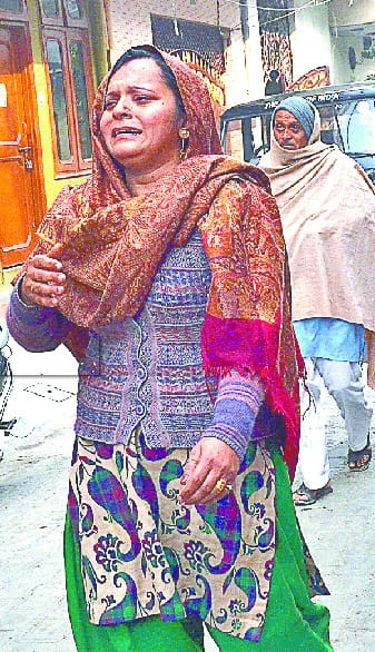 kohra bana kaher , teen chaatro ki jaan gaye