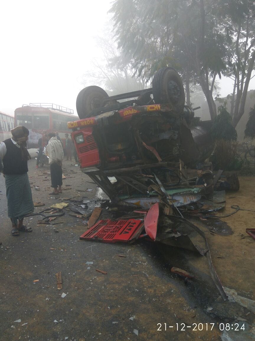 accident in etah and yamuna expressway due to fog