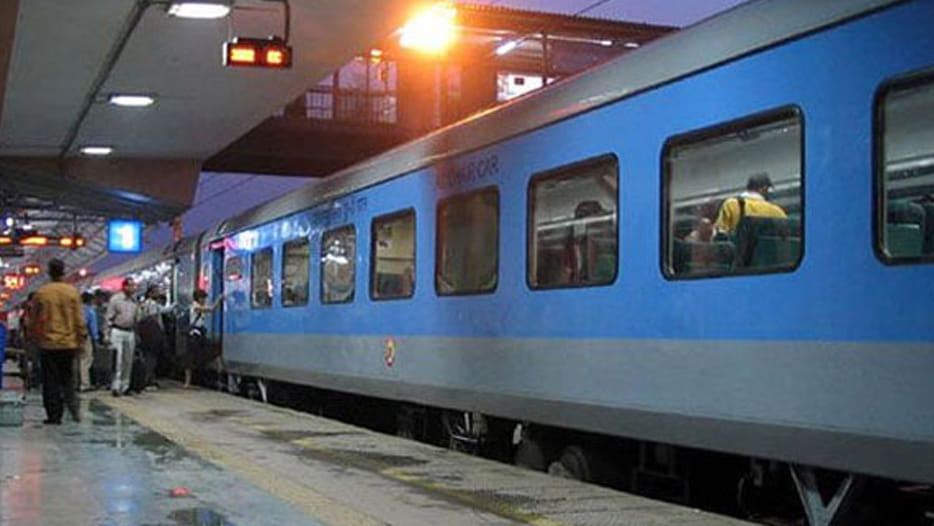 dibrugarh rajdhani express one day late