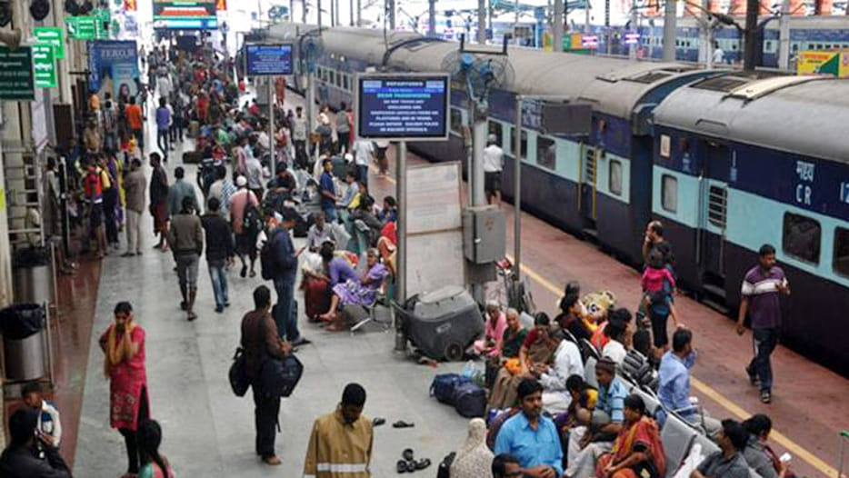 dibrugarh rajdhani express one day late