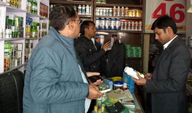 तीन खाद विक्रेताओं के लाइसेंस निलंबित