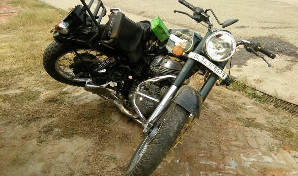 सुल्तानपुर में बाइक स्किड होने से दो युवक घायल