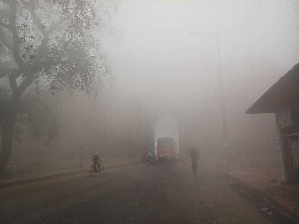 accident in etah and yamuna expressway due to fog