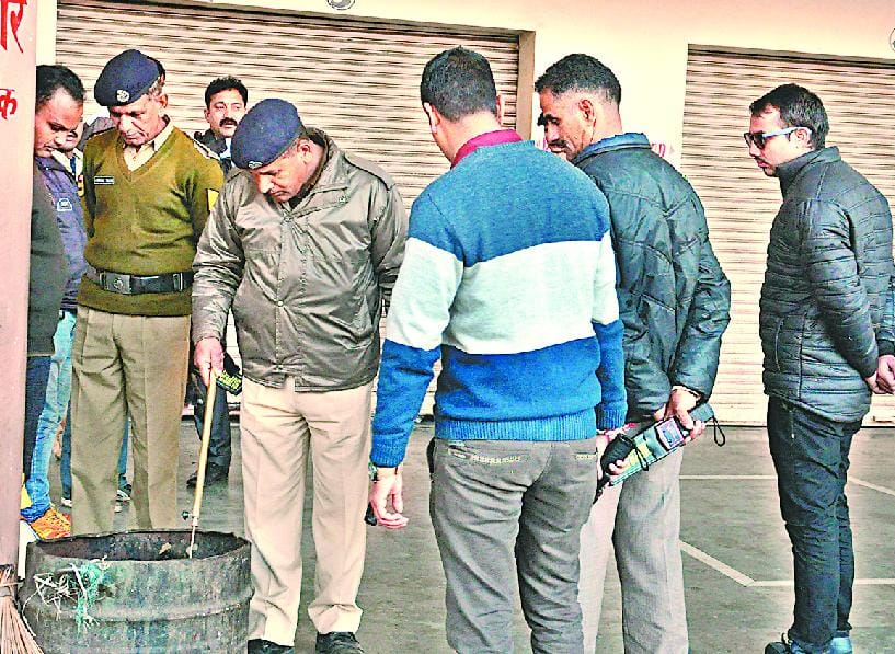 बम की अफवाह से शहर में मची अफरातफरी
